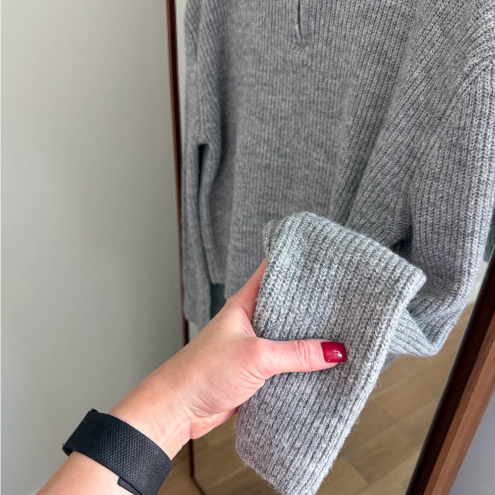Cozy Gray Ribbed Pullover - Picture 5 of 6